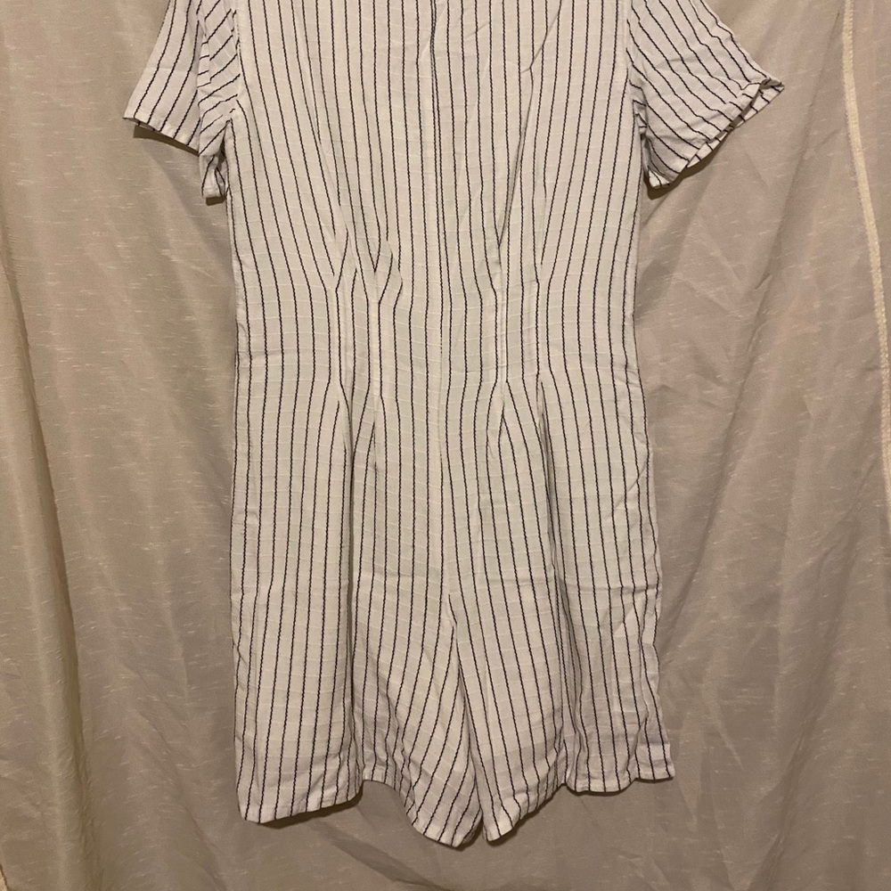 BGBGENERATION Striped Button-Front Romper - Picture 4 of 7